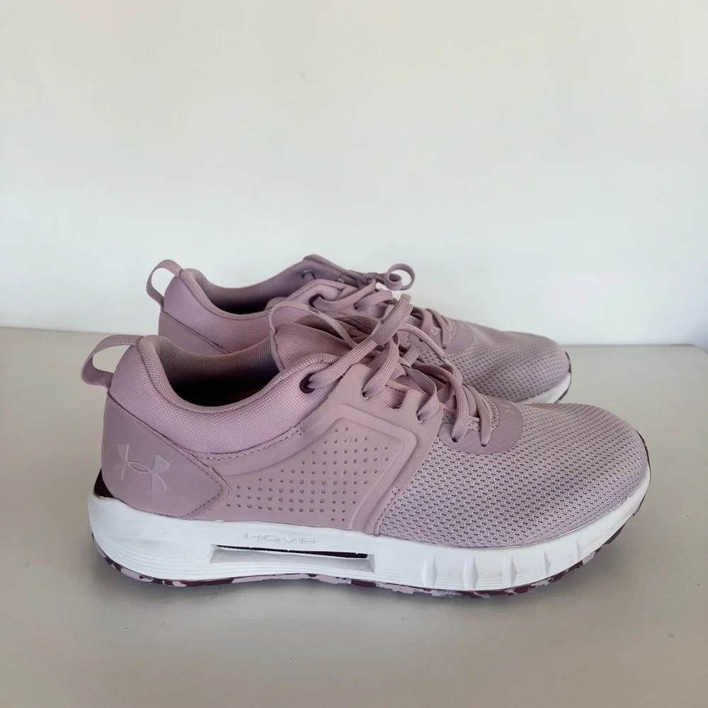 Under Armour Women’s HOVR CTW Sportstyle Sneaker in Light Pink, size 10